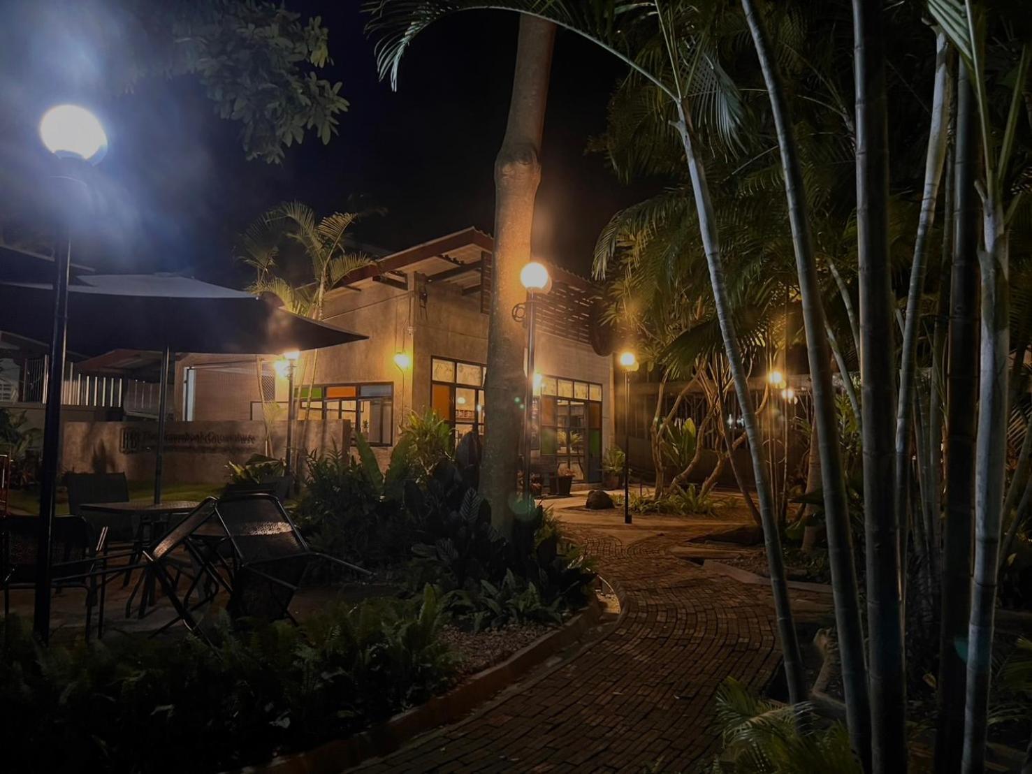The Picturebook Guesthouse Mae Sot Exterior photo