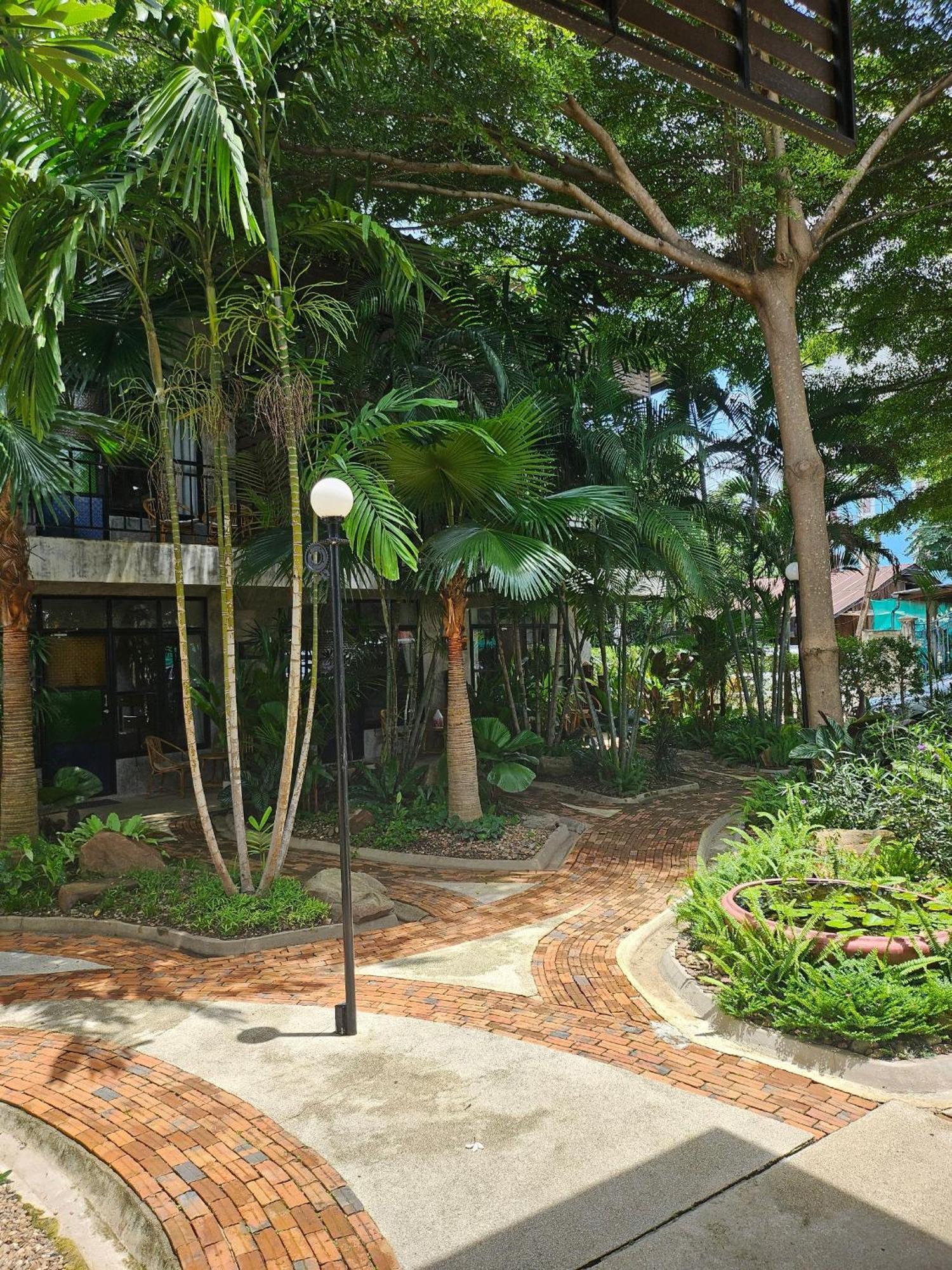 The Picturebook Guesthouse Mae Sot Exterior photo