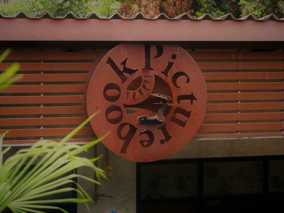 The Picturebook Guesthouse Mae Sot Exterior photo